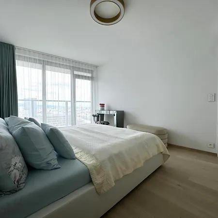 Eurovea Tower Ii Beige 아파트 *